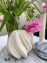 Load image into Gallery viewer, Bella