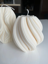 Load image into Gallery viewer, Bella