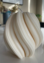 Load image into Gallery viewer, Bella